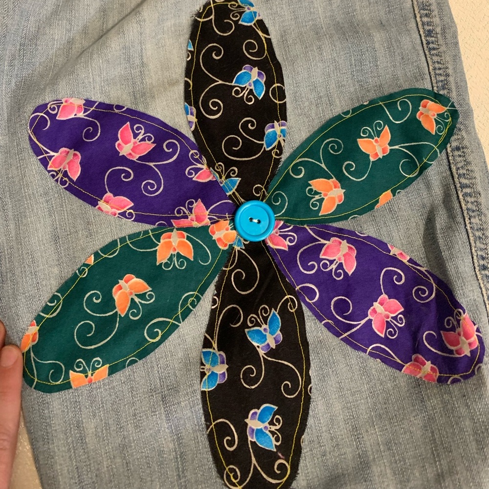 Vintage Up-Cycled Light Wash Women’s Capris Jeans with Patch Details - Picture 9 of 11